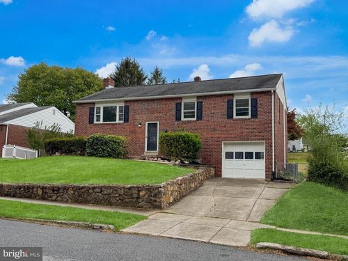 412 Camelot Dr, BROOKHAVEN, PA, 19015-1502 | Card Image
