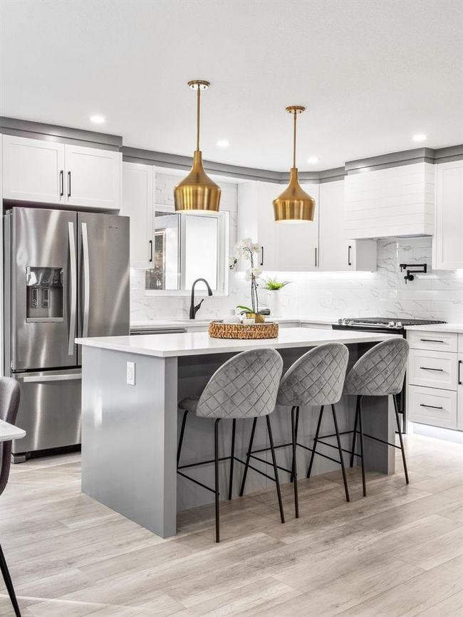 2731 Conrad Dr Nw, House detached with 5 bedrooms, 3 bathrooms and 2 parking in Calgary AB | Image 15