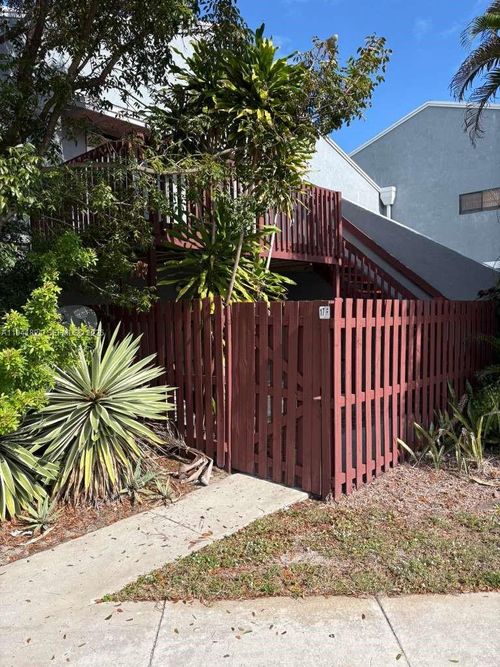 apt-f-17 Crossings Cir, Boynton Beach, FL, 33435-1400 | Card Image