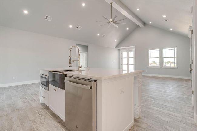 580 Highview Ct, House other with 4 bedrooms, 3 bathrooms and null parking in Godley TX | Image 12