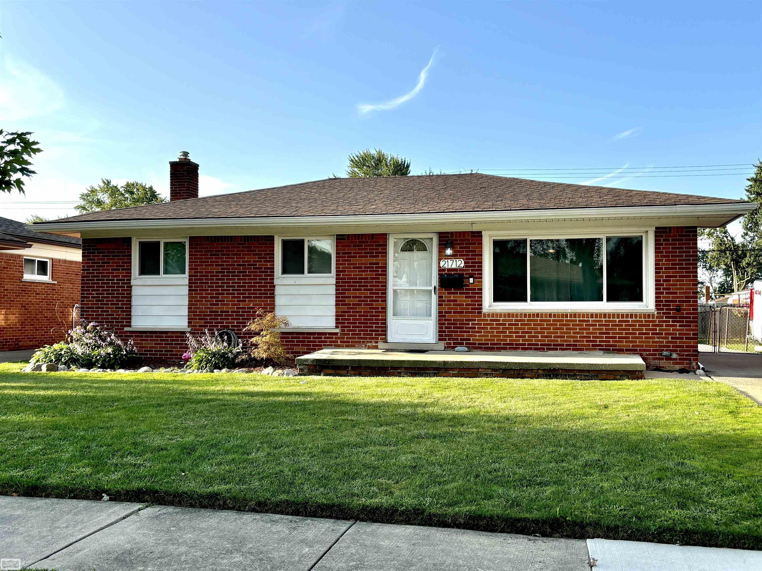 Parkway St, Saint Clair Shores, MI 48082