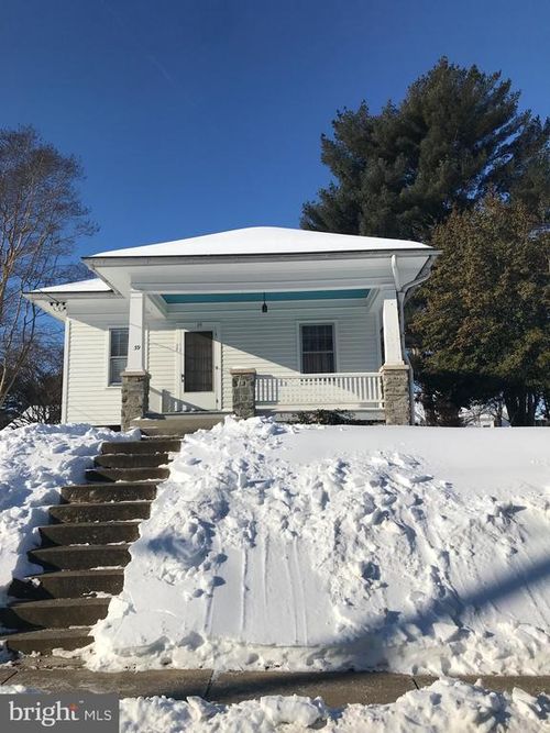 39 N Prince St, MILLERSVILLE, PA, 17551-1702 | Card Image