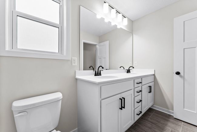 Upper Level Bath | Image 42