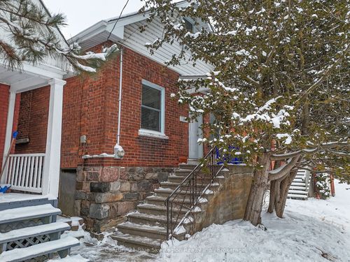 325 1st Ave W, North Bay, ON, P1B3C3 | Card Image