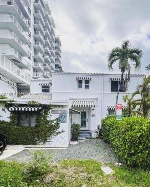 2811 Indian Creek Dr, Miami Beach, FL, 33140-4712 | Card Image