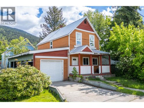 408 Third St W, Revelstoke, BC, V0E2S0 | Card Image