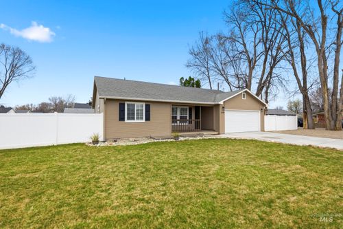 629 Lake Lowell Ave, Nampa, ID, 83686-6620 | Card Image