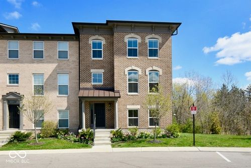 348 Brunswick Way, Zionsville, IN, 46077-2204 | Card Image