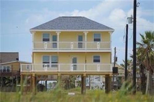 104 Beach Dr, Surfside Beach, TX, 77541-7941 | Card Image