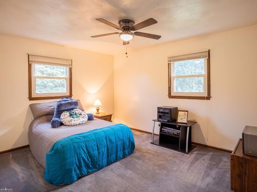 4240 Round Lake Rd, Laingsburg, MI, 48848-9415 | Card Image