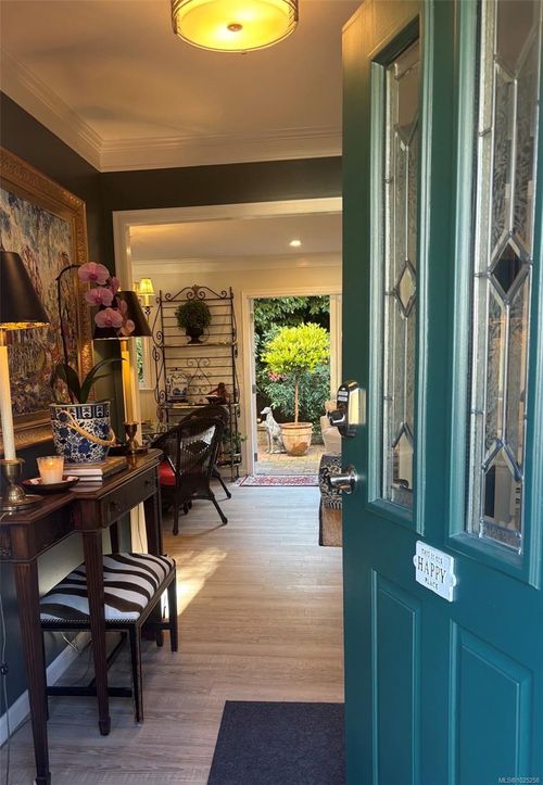 7-2585 Sinclair Rd Ne, Saanich, BC, V8N1C1 | Card Image