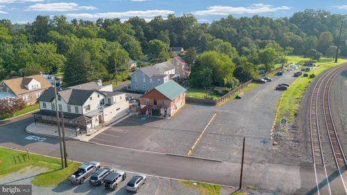 36 Railroad St, ROYERSFORD, PA, 19468-3518 | Card Image