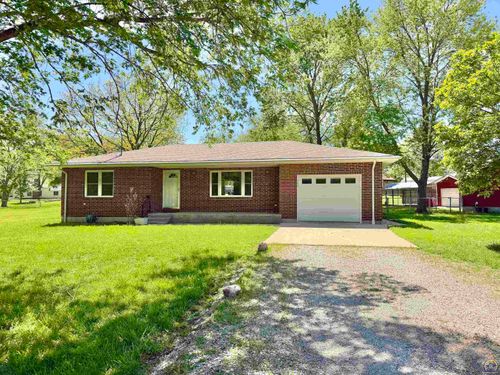 111 Garrettson St, Burlington, KS, 66839-1222 | Card Image