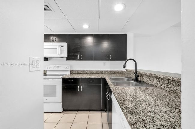APT-808 - 2821 Sw 87 Th Ave, Condo with 3 bedrooms, 3 bathrooms and null parking in Davie FL | Image 11