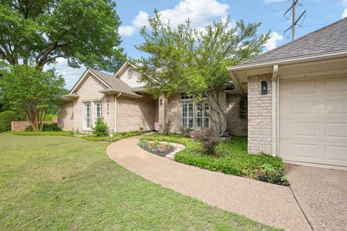 6628 Westmoor Ln, Benbrook, TX, 76132-1032 | Card Image