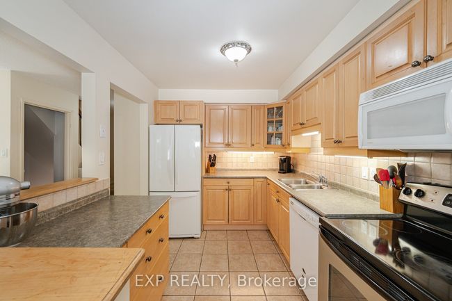 80 - 60 Hanson Rd, Condo with 4 bedrooms, 2 bathrooms and 1 parking in Mississauga ON | Image 10