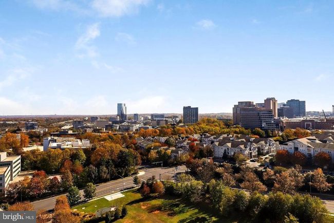 APT-1017 - 8220 Crestwood Heights Dr, Condo with 2 bedrooms, 2 bathrooms and null parking in MCLEAN VA | Image 15