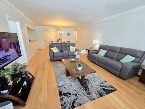 apt-2d-5825 Collins Ave, Miami Beach, FL, 33140-2202 | Card Image