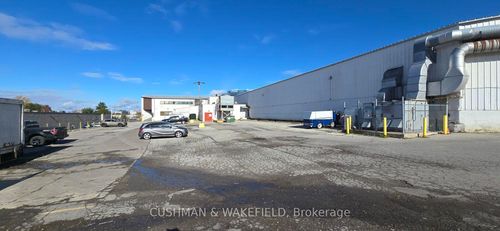 249-001-3552 Victoria Park Avenue, North York, ON, M2H2N5 | Card Image