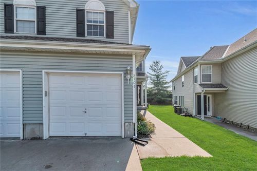 8101 N Lawn Ave, Kansas City, MO, 64119-1049 | Card Image