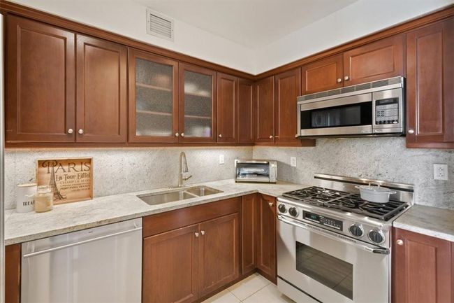 APT-17C - 10 City Pl, Condo with 2 bedrooms, 3 bathrooms and null parking in White Plains NY | Image 4