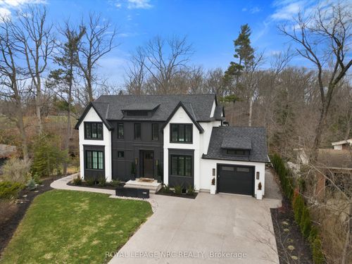1 Briarfield Cres, St Catharines, ON, L2T3T4 | Card Image