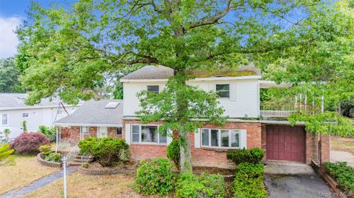 10 Windsor Pl, Shirley, NY, 11967-2267 | Card Image