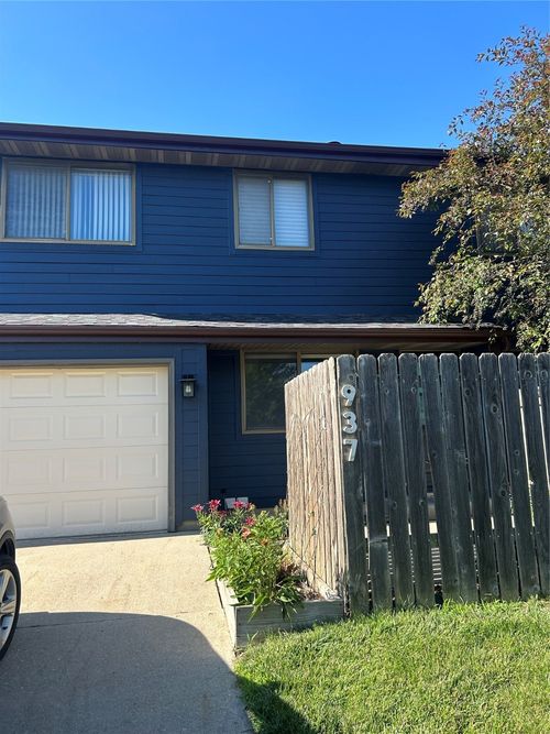 937 E 15th St N, Newton, IA, 50208-2413 | Card Image