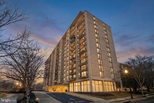 927-4600 S Four Mile Run Dr, ARLINGTON, VA, 22204-3516 | Card Image