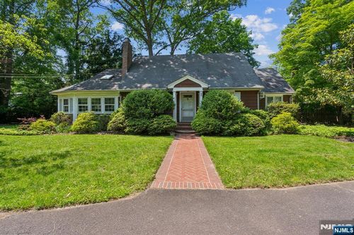 96 Washington Ave, Hillsdale, NJ, 07642-2837 | Card Image