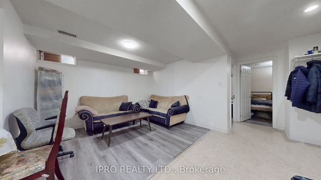 41 Lauraglen Cres, House attached with 6 bedrooms, 4 bathrooms and 4 parking in Brampton ON | Image 33