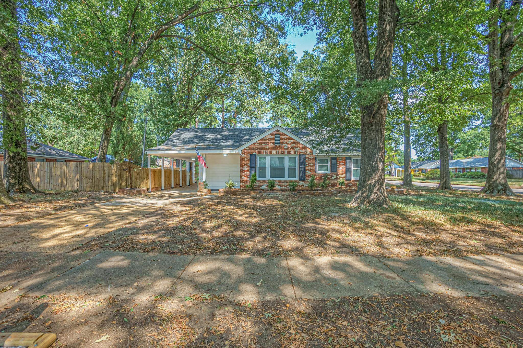 Mesquite Rd, Memphis, TN 38120