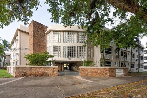 a32-6580 Santona St, Coral Gables, FL, 33146-3156 | Card Image