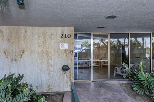 unit-201-210 Grand Ave, Long Beach, CA, 90803-6102 | Card Image