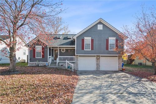 107 Rock Creek Dr, Grain Valley, MO, 64029-9337 | Card Image