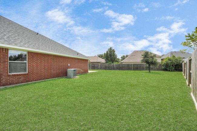Large back yard with plenty of room for the kids. | Image 34