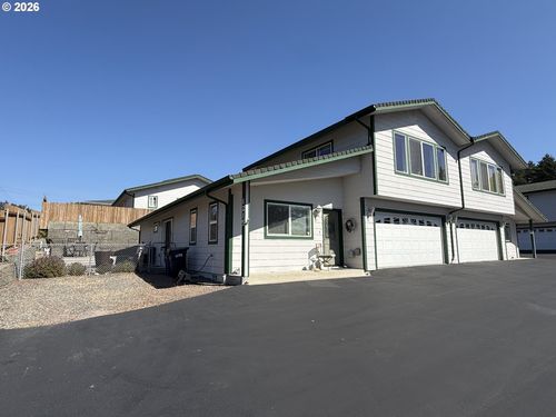1215 Ransom Ave, Brookings, OR, 97415 | Card Image