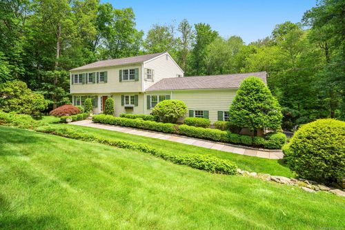 37 Woodridge Cir, New Canaan, CT, 06840-3502 | Card Image