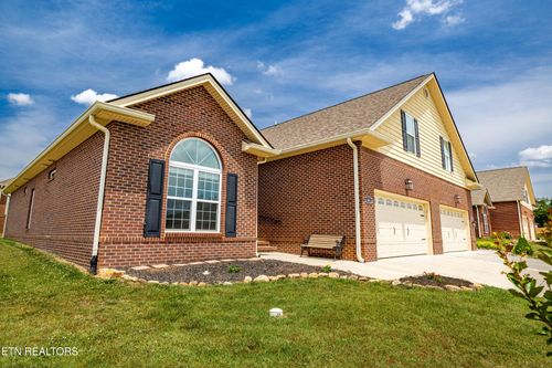 601 Mountain View Villas Way, Seymour, TN, 37865-5272 | Card Image