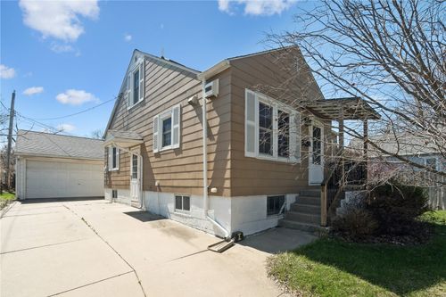 1799 Park Ave, Marion, IA, 52302-2354 | Card Image