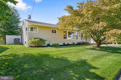 908 Bradley Dr, Marshallton, DE, 19808-4205 | Card Image