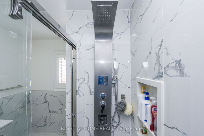 41 Darren Rd, House other with 6 bedrooms, 4 bathrooms and 4 parking in Brampton ON | Image 23