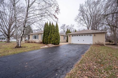 1450 S 165th St, New Berlin, WI, 53151-1434 | Card Image