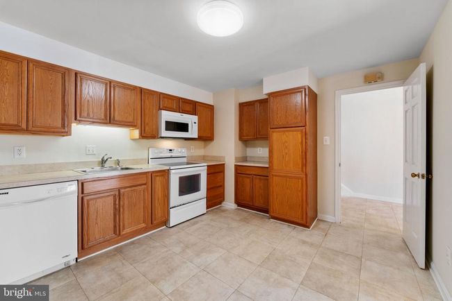 6628 Midhill Pl, Townhouse with 3 bedrooms, 3 bathrooms and null parking in FALLS CHURCH VA | Image 8