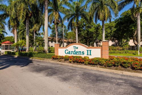 204-37-1320 Se 31st Ct, Homestead, FL, 33035-2377 | Card Image