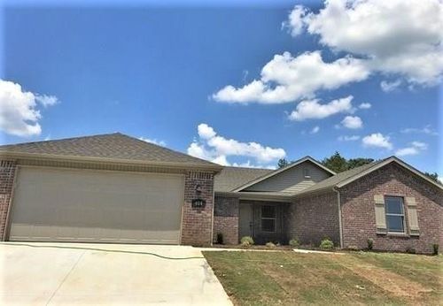 105 Lion Dr N, Gravette, AR, 72736-8621 | Card Image