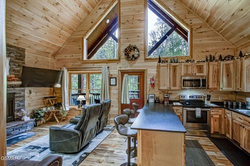 2423 Paradise Falls Way, Sevierville, TN, 37862-8697 | Card Image