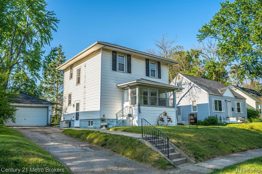 313 Burroughs Avenue, For Sale in Flint Zoocasa