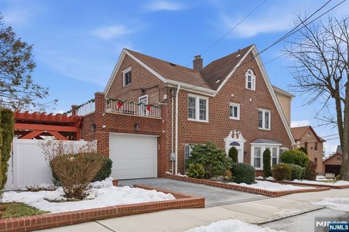 444 Oncrest Ter, Cliffside Park, NJ, 07010-2813 | Card Image