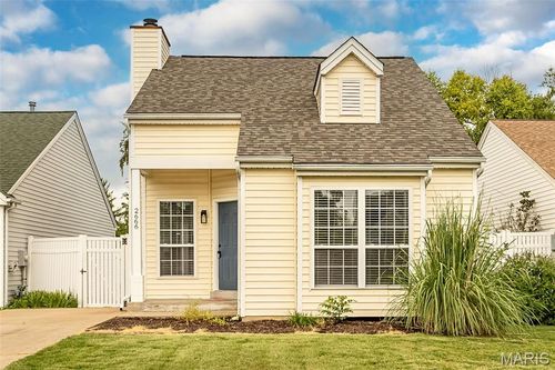 2666 Liberty Gardens Drive, Florissant, MO, 63031 | Card Image